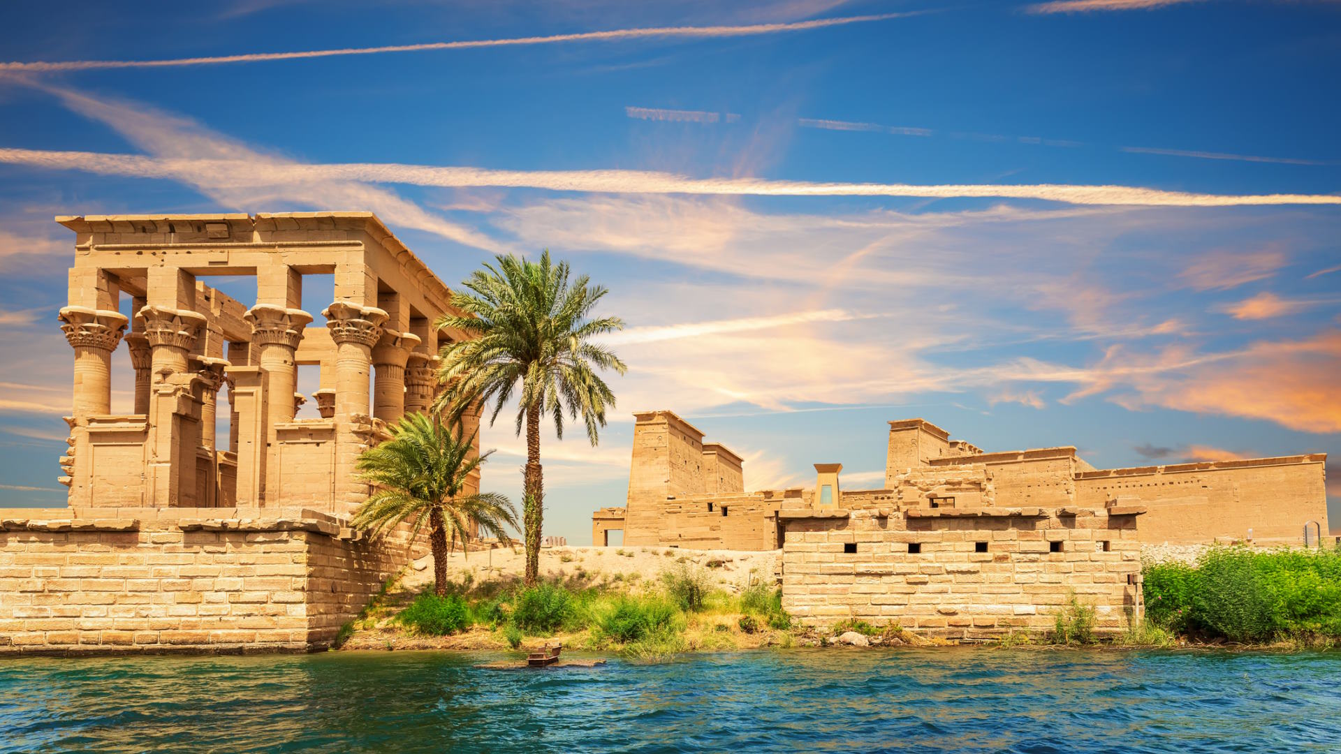 Templo de Philae a orillas del río Nilo en Egipto